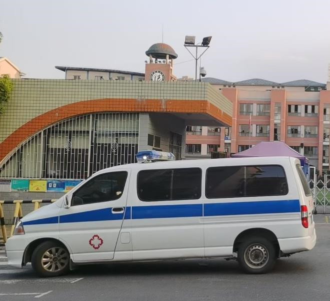 平阳救护车出租护送骨折病人一公里多少钱